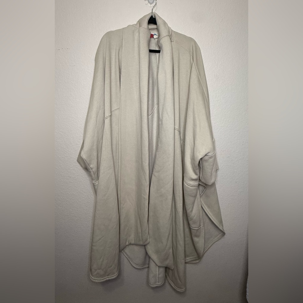 Free People Beach Robe
Size XS/S
Oversized